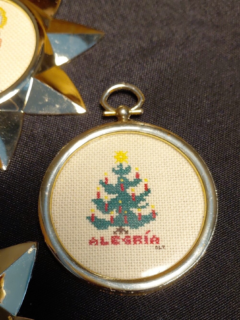 VINTAGE Cross-Stitch - Picture 5 of 10